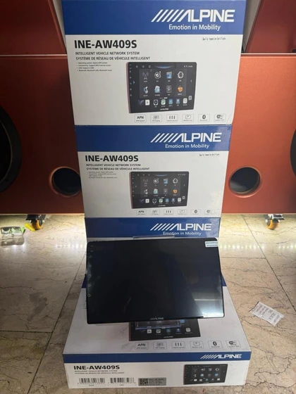 مانیتور خودرو آلپاین مدل INE-AW409S ظرفیت ۶۴ گیگابایت